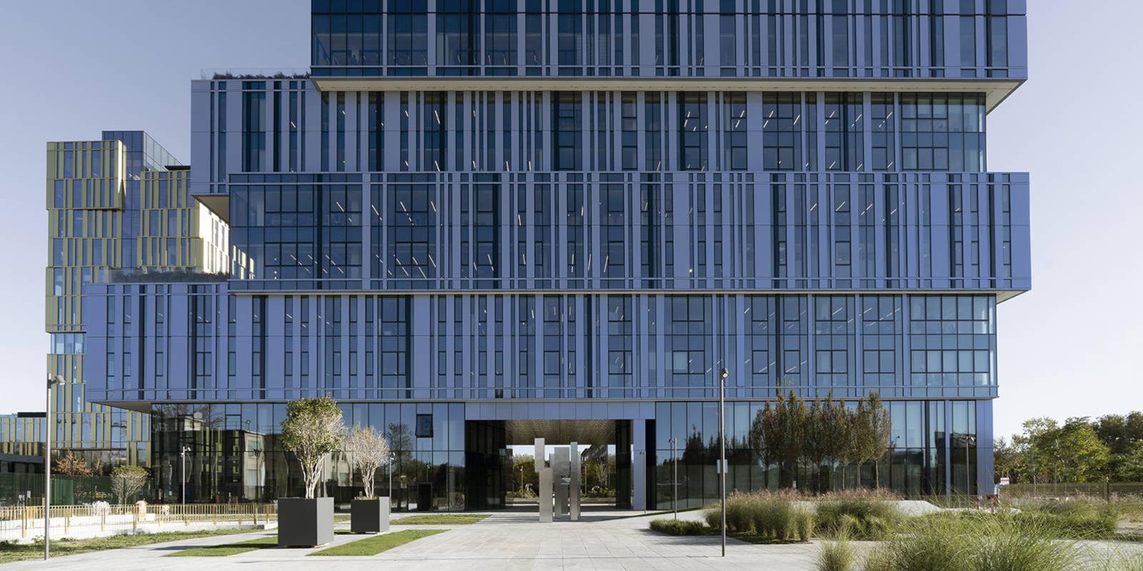 building_loreal_the_sign_ph_a_martiradonna