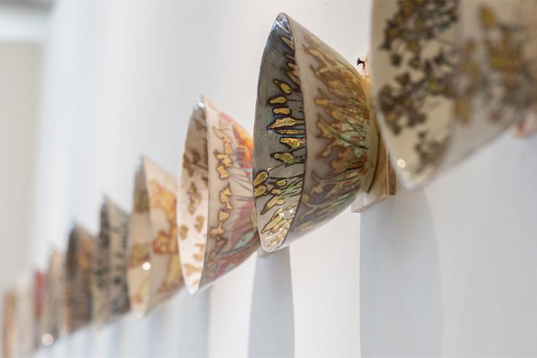 Paola Staccioli, Fioriture, ceramica a lustro Paola Staccioli, Fioriture, ceramica a lustro