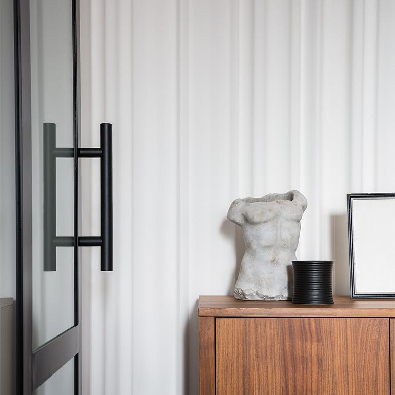 per una coppia internazionale, lo studio di architettura e interior design Archventil ha progettato un appartamento in stile vintage in via Palmanova a Milano. 