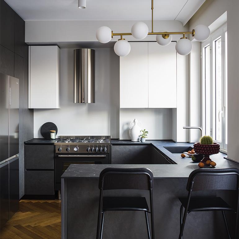 per una coppia internazionale, lo studio di architettura e interior design Archventil ha progettato un appartamento in stile vintage in via Palmanova a Milano. 