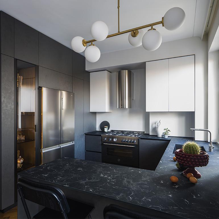 per una coppia internazionale, lo studio di architettura e interior design Archventil ha progettato un appartamento in stile vintage in via Palmanova a Milano. 