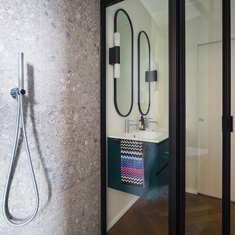 per una coppia internazionale, lo studio di architettura e interior design Archventil ha progettato un appartamento in stile vintage in via Palmanova a Milano. 