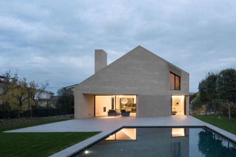 Villa T